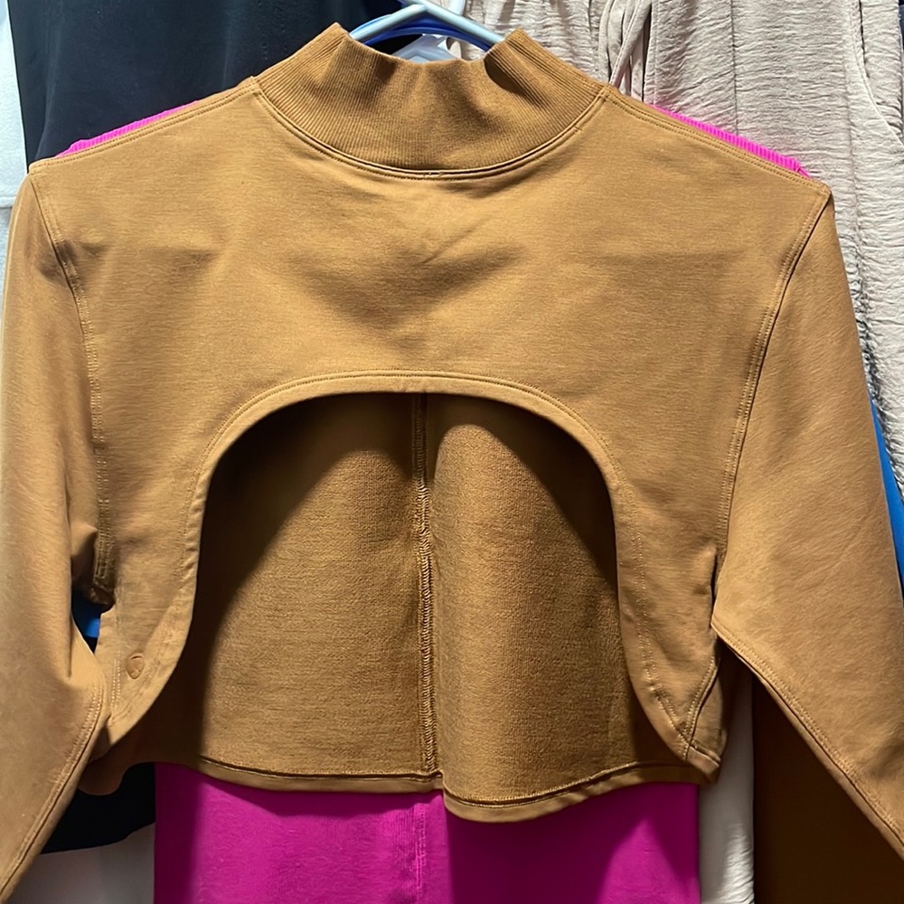 LA mock neck